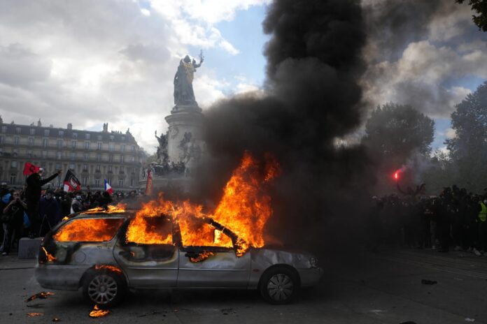 Франция протести AP Photo-Thibault Camus