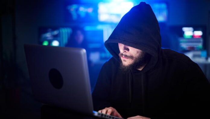 Хакер istock